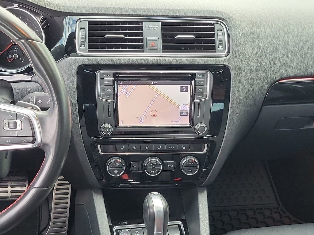 Used 2018 Volkswagen Jetta GLI image 24