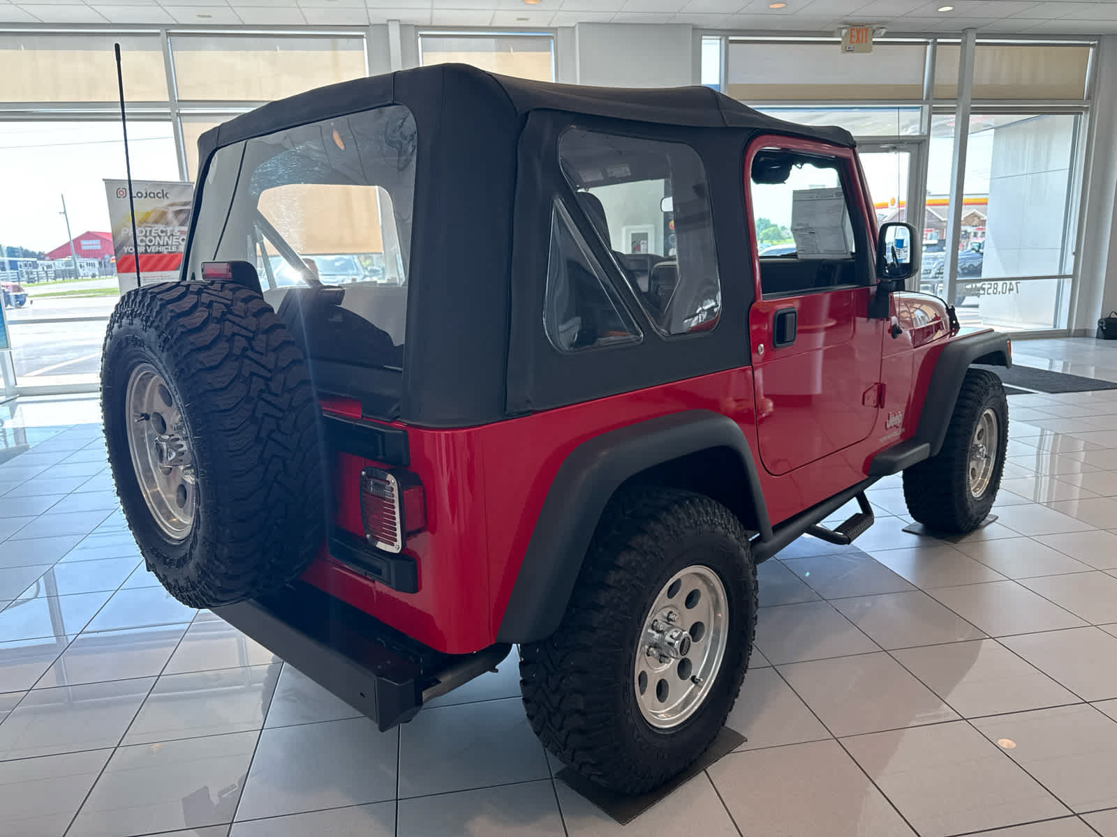 Used 2005 Jeep Wrangler SE AWD/4WD image 3