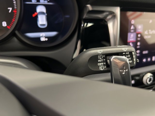 Used 2025 Porsche Macan T image 30