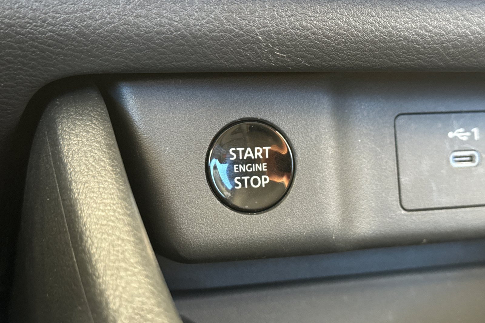Certified 2025 Nissan Rogue SV AWD/4WD image 35