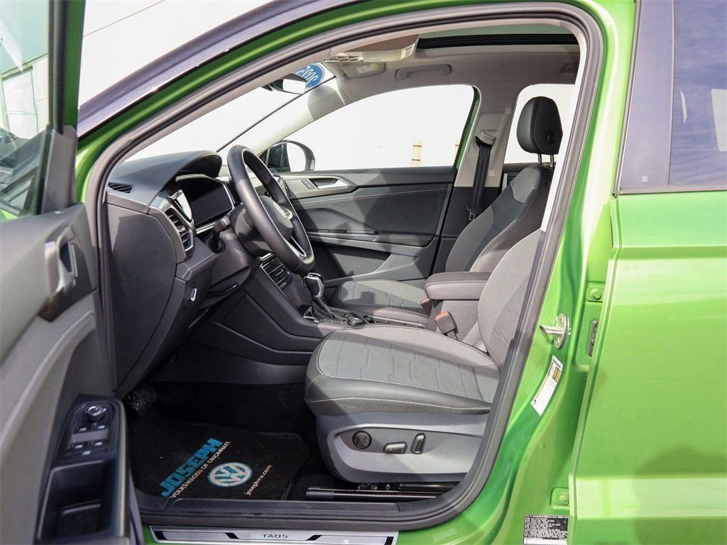 New 2025 Volkswagen Taos SE image 11