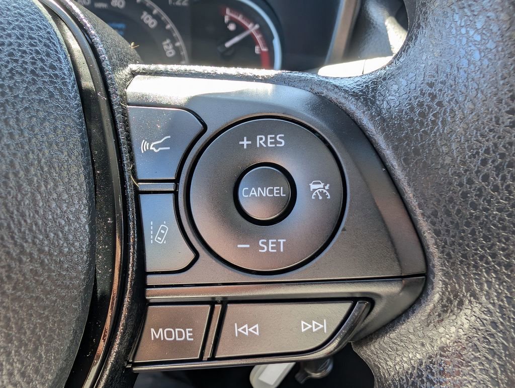 Used 2023 Toyota RAV4 LE AWD/4WD image 25