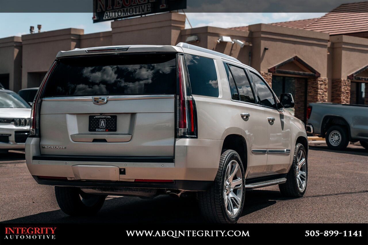 Used 2016 Cadillac Escalade Luxury AWD/4WD image 7