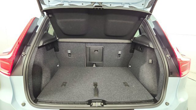 New 2026 Volvo XC40 B5 Plus w/ Protection Package Premier AWD/4WD image 37