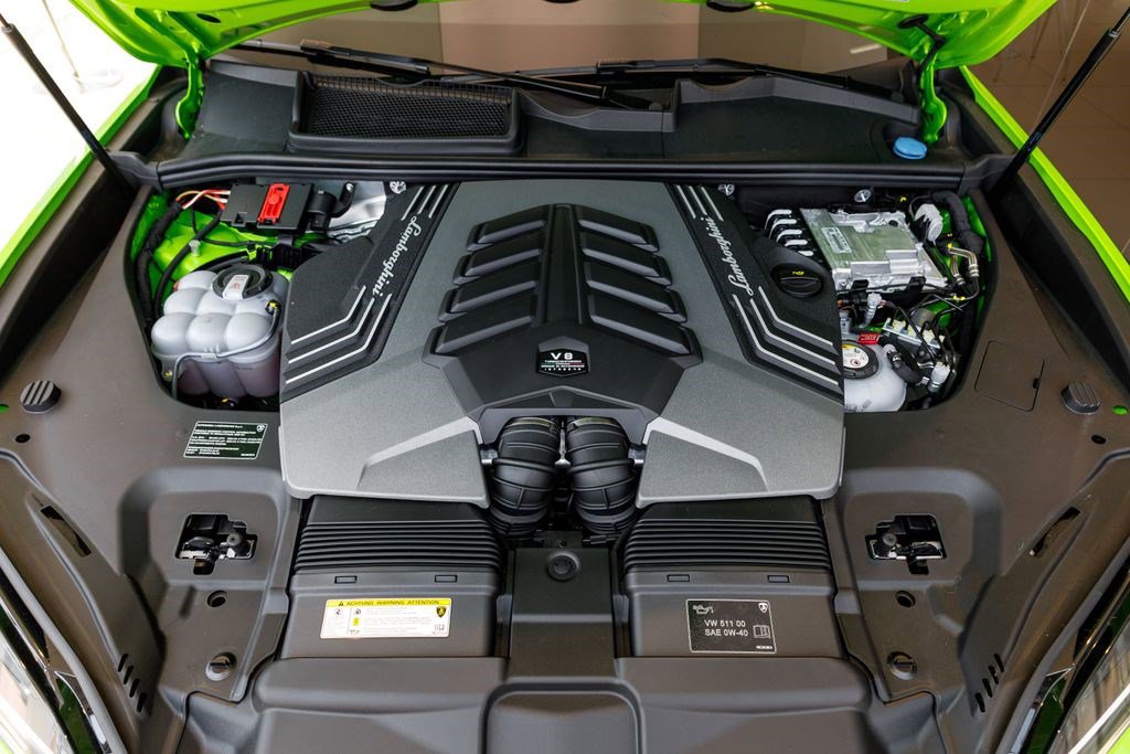 Used 2025 Lamborghini Urus SE image 29