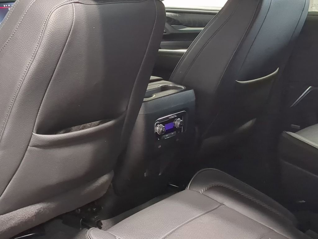 Used 2023 GMC Yukon XL Denali AWD/4WD image 18