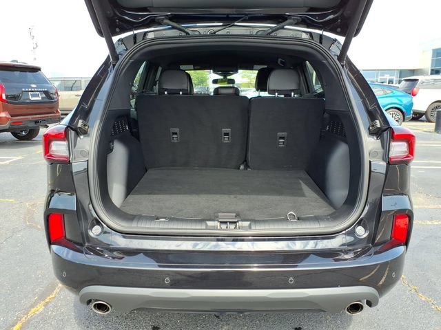 Used 2023 Ford Escape ST-Line w/ Tech Pack #1 AWD/4WD image 8