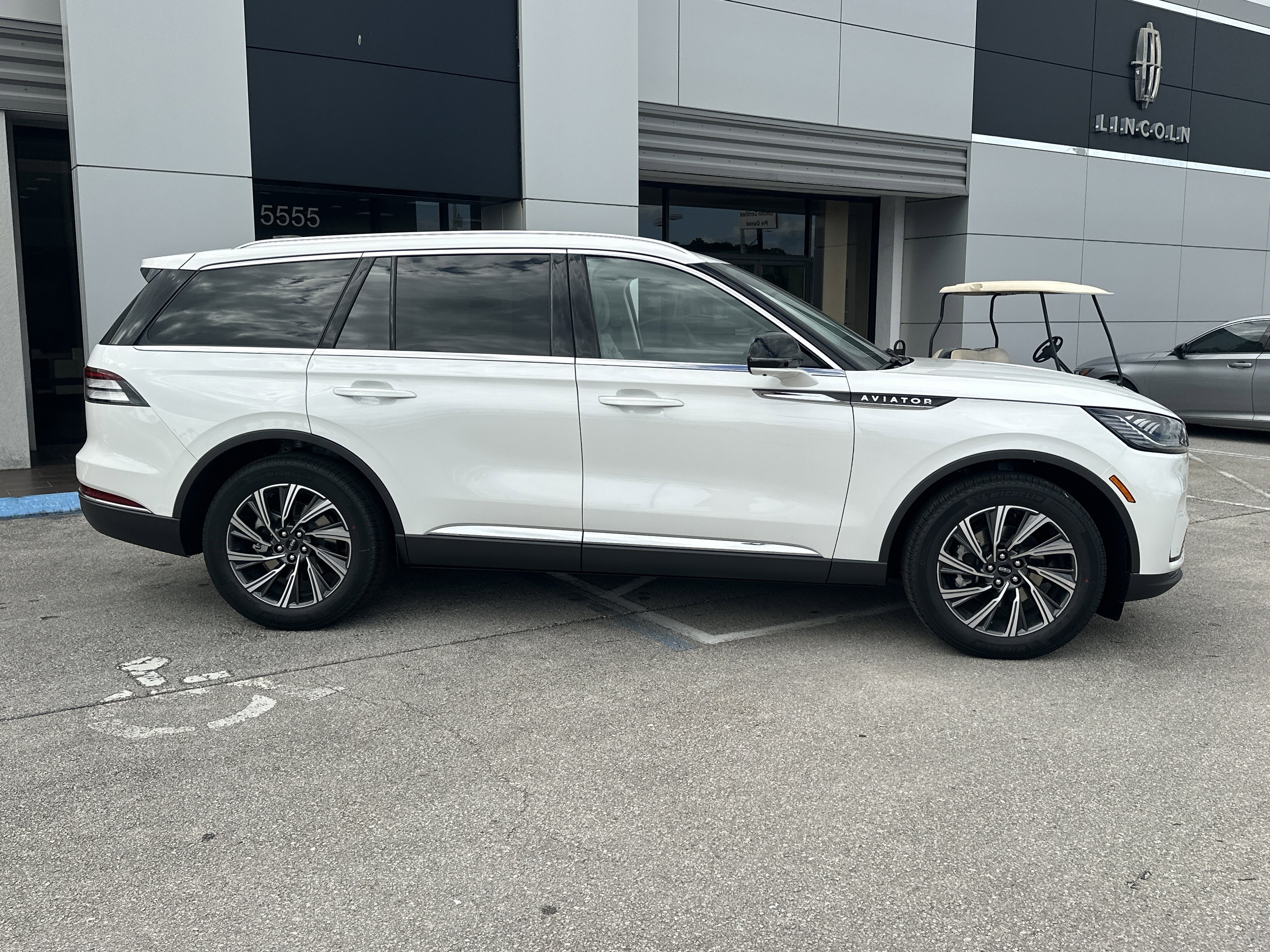 New 2026 Lincoln Aviator 2WD image 5