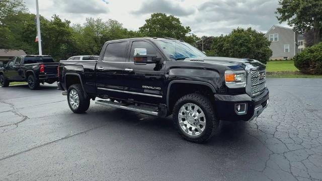 Used 2019 GMC Sierra 2500 Denali w/ Duramax Plus Package AWD/4WD image 2
