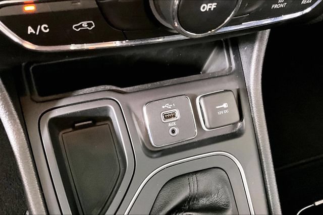 Used 2021 Jeep Cherokee Latitude Plus FWD image 15