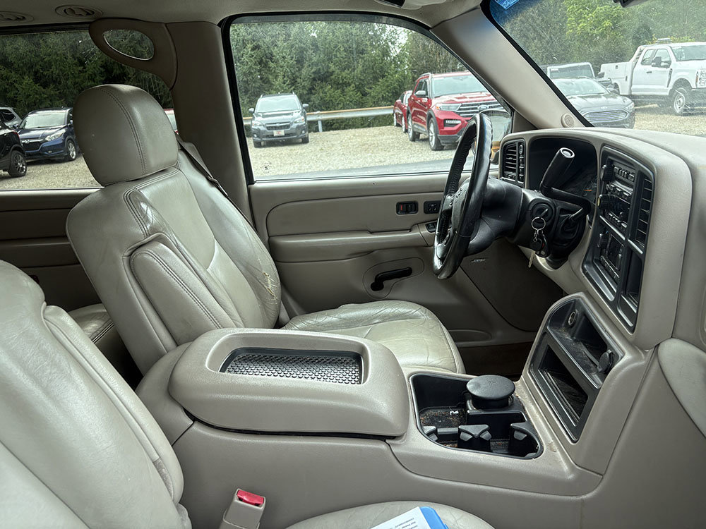 Used 2004 Chevrolet Suburban Z71 w/ Preferred Equipment Group image 5