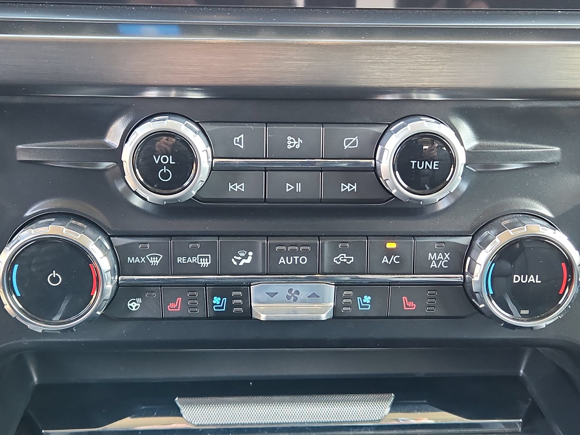 Used 2024 Ford F350 Lariat AWD/4WD image 16