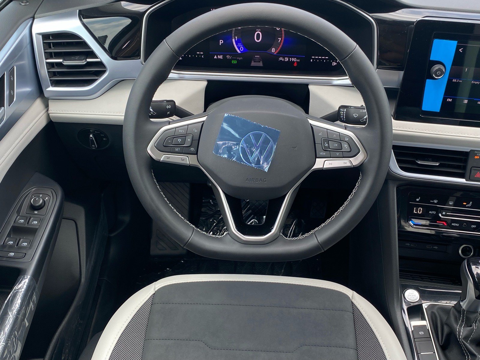 New 2026 Volkswagen Taos SE FWD image 5