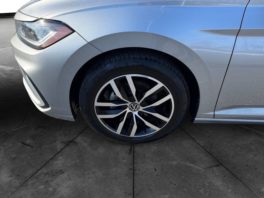 Used 2025 Volkswagen Jetta SE image 14