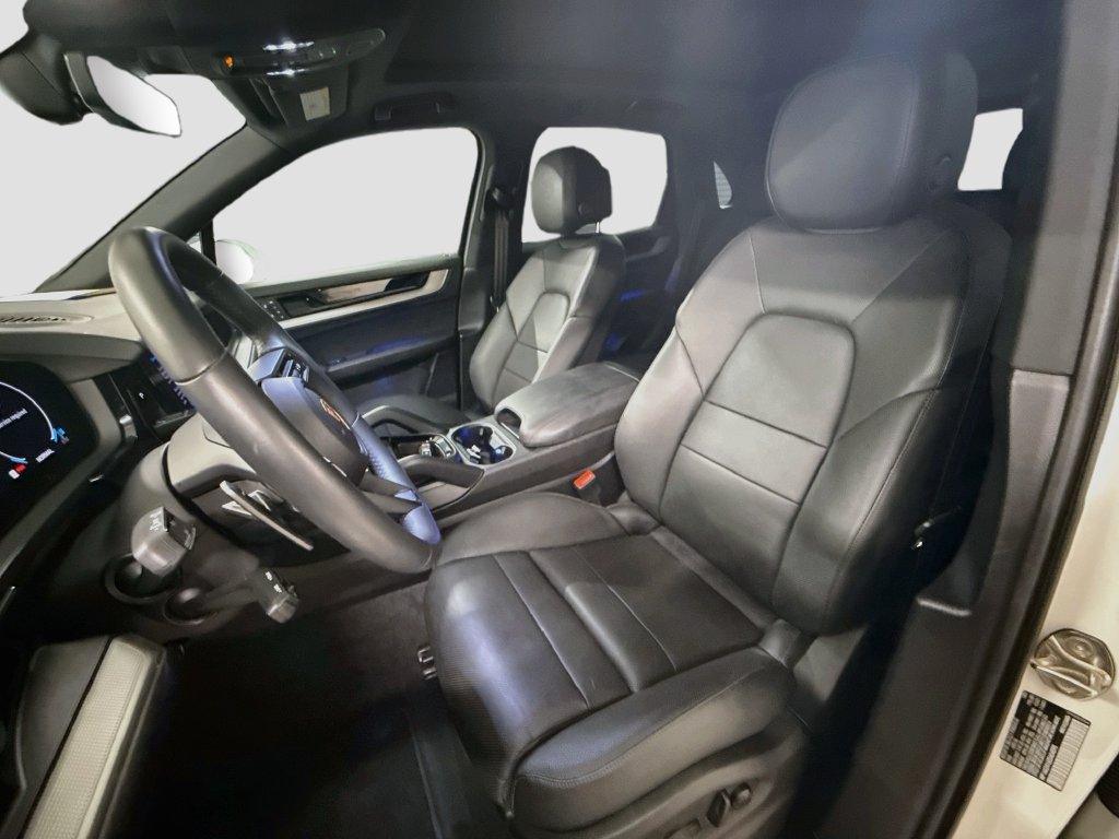 Certified 2025 Porsche Cayenne AWD/4WD image 5