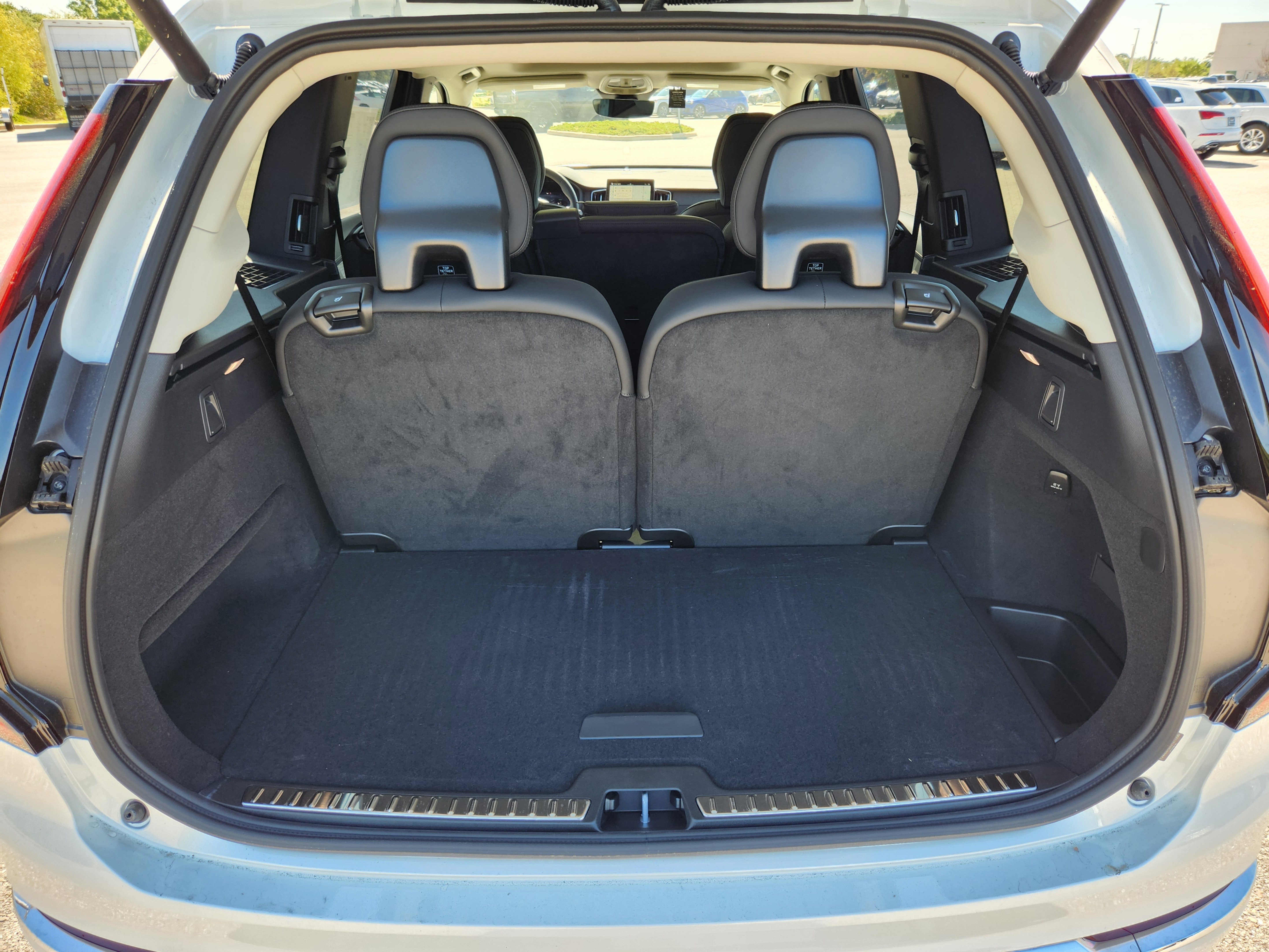 New 2025 Volvo XC90 T8 Plus w/ Protection Package image 12