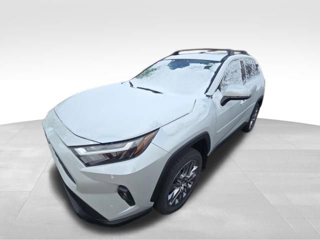Used 2023 Toyota RAV4 XLE Premium image 14