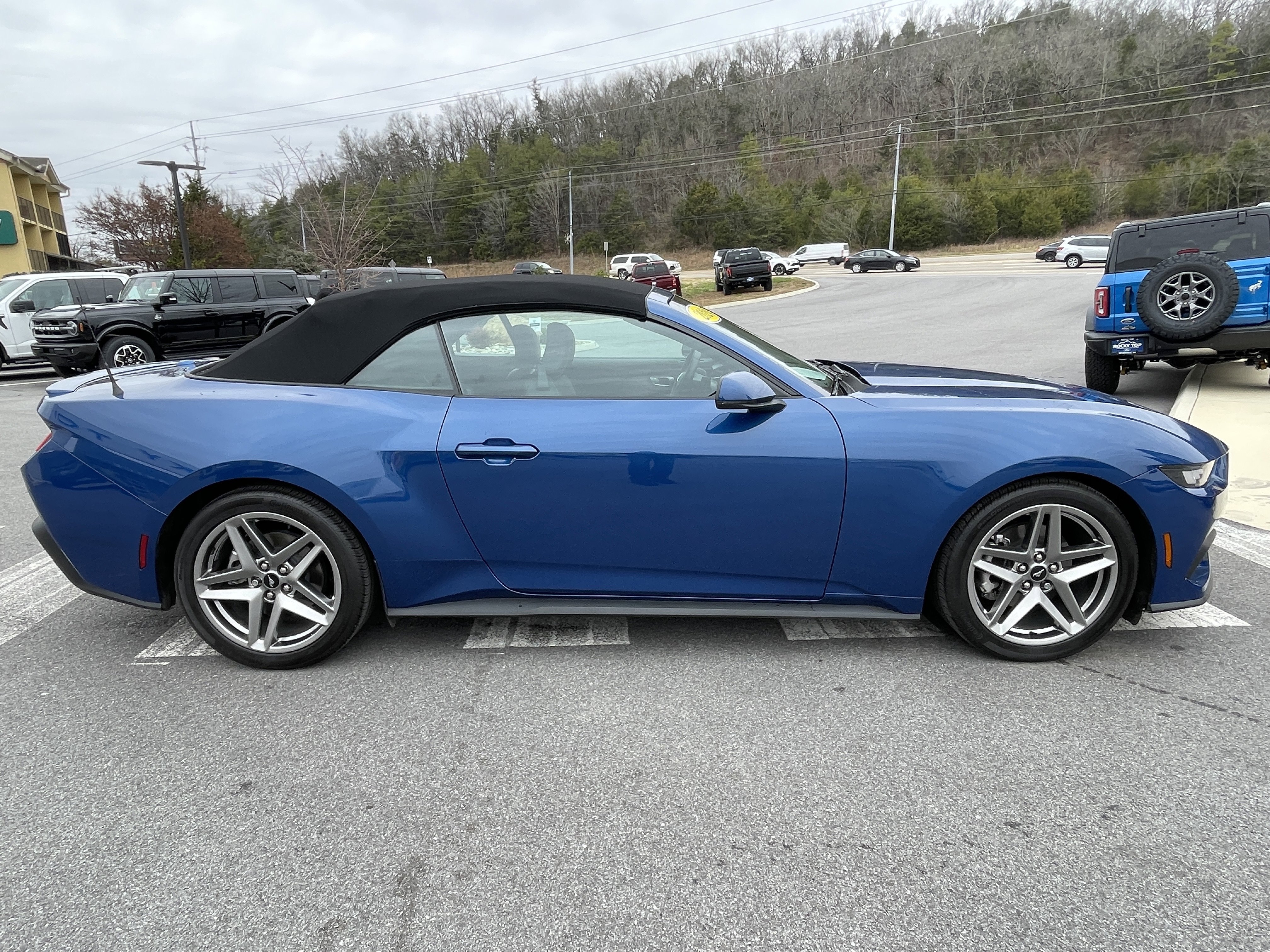 Used 2024 Ford Mustang Premium image 4