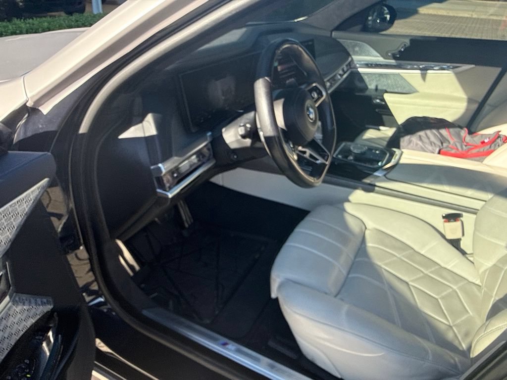 Used 2023 BMW 760i xDrive w/ Executive Package AWD/4WD image 15