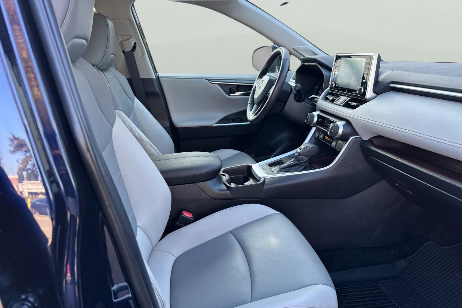 Used 2021 Toyota RAV4 Limited image 21