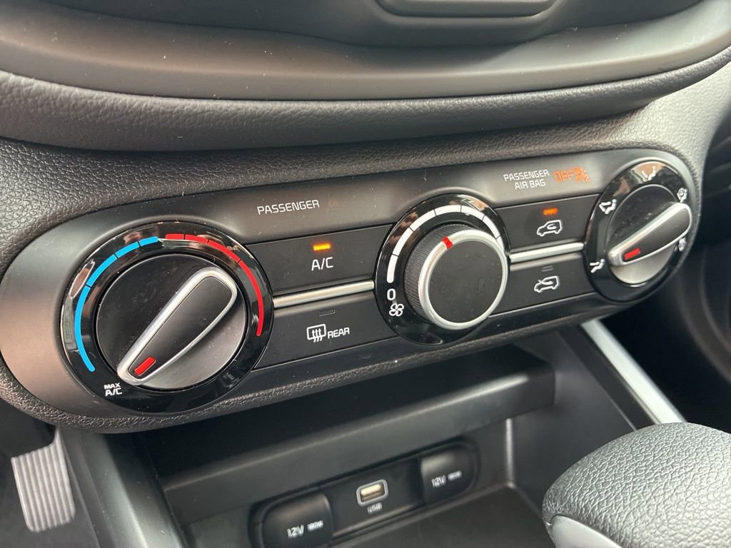 Used 2025 Kia Soul LX image 32