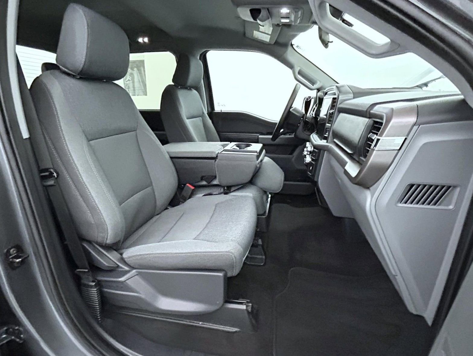 Used 2025 Ford F150 XLT w/ Equipment Group 301A Standard image 15