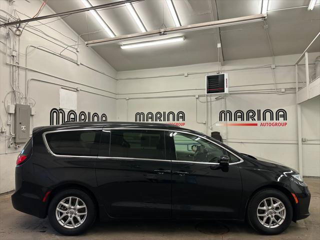 Certified 2022 Chrysler Pacifica Touring-L FWD image 10