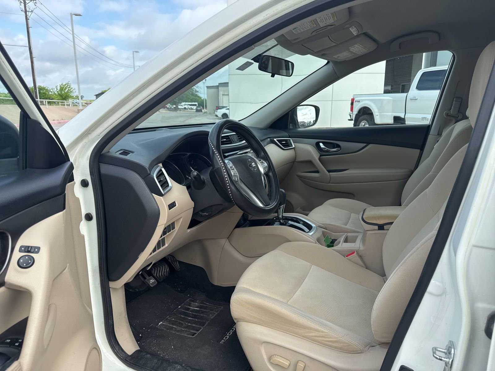 Used 2016 Nissan Rogue SV image 9