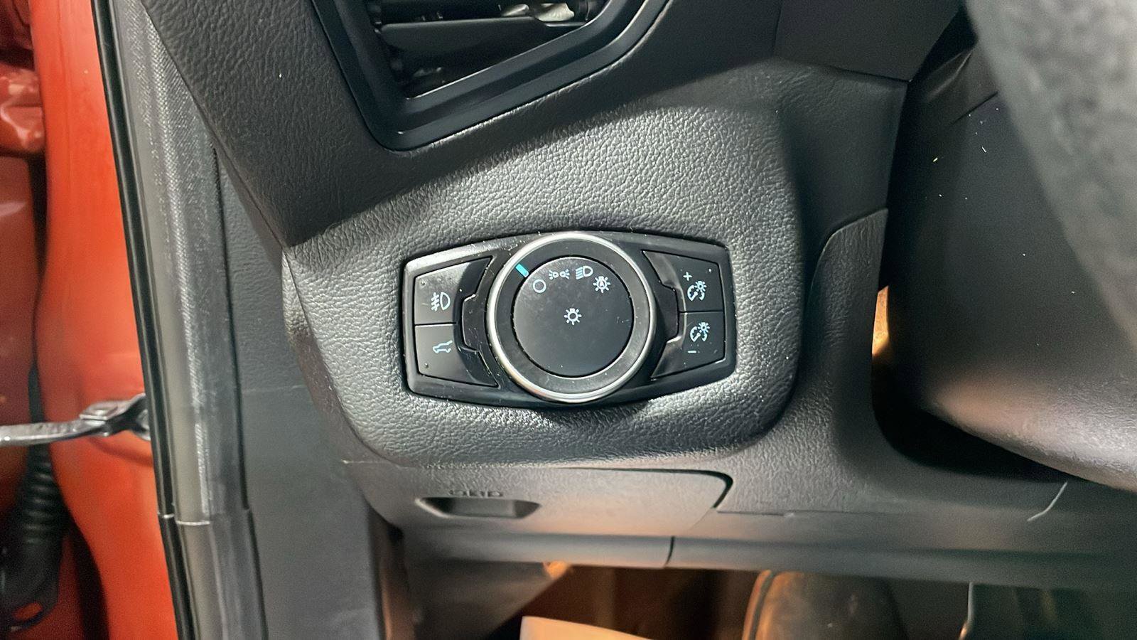 Used 2019 Ford Escape SE image 17