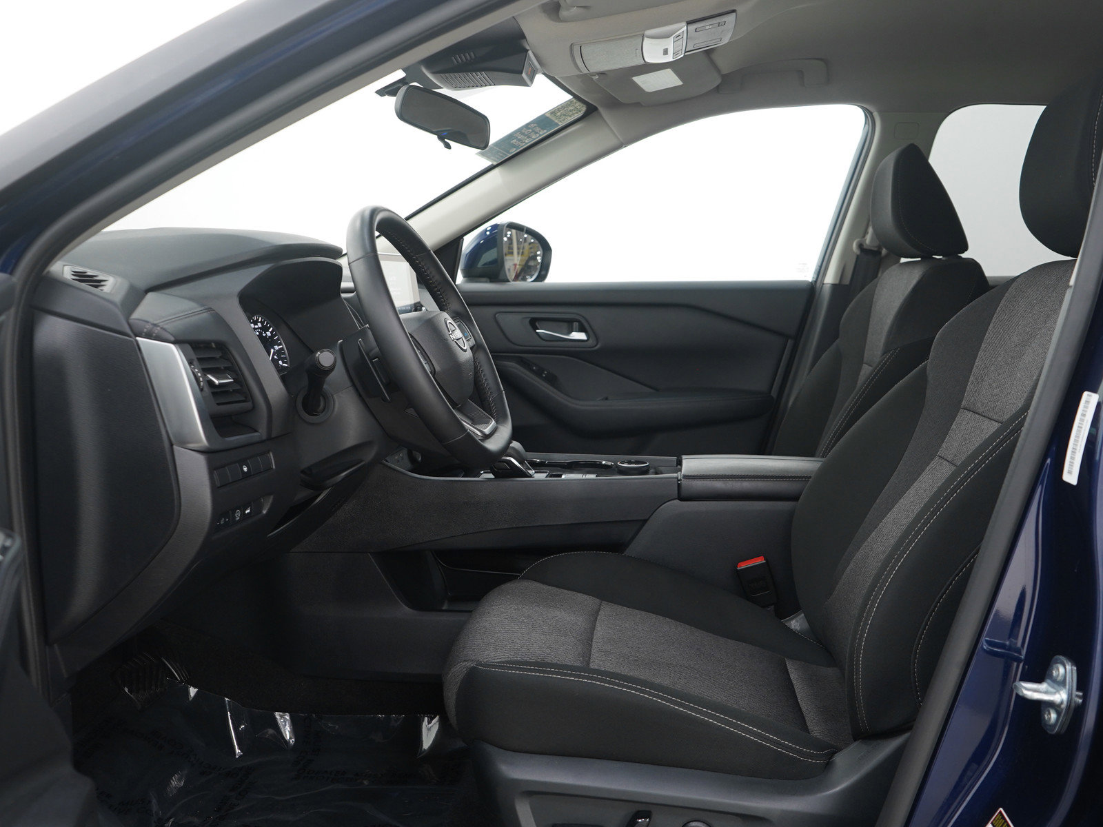 Used 2025 Nissan Rogue SV image 21