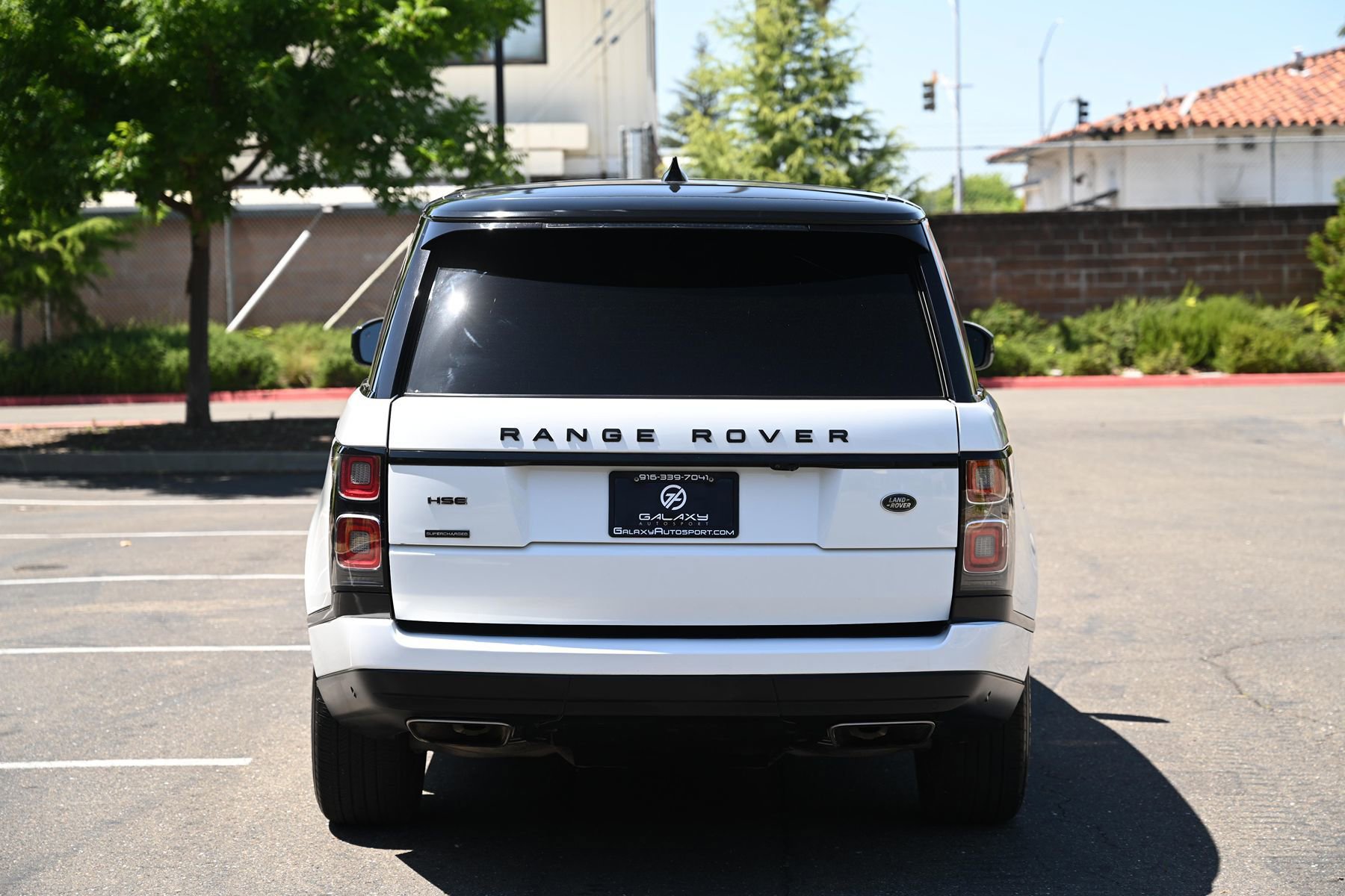 Used 2018 Land Rover Range Rover HSE AWD/4WD image 4