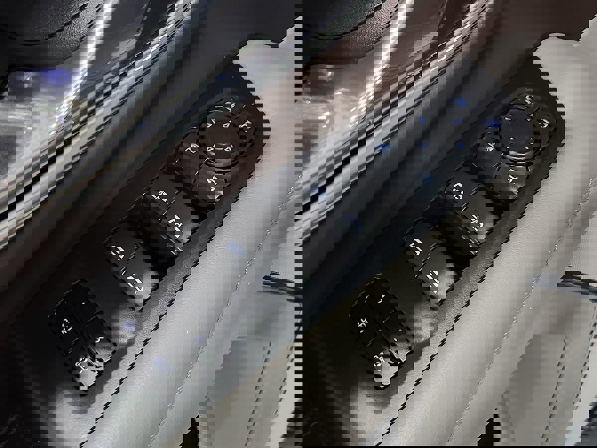 Used 2024 Chevrolet Tahoe Z71 w/ Luxury Package AWD/4WD image 45