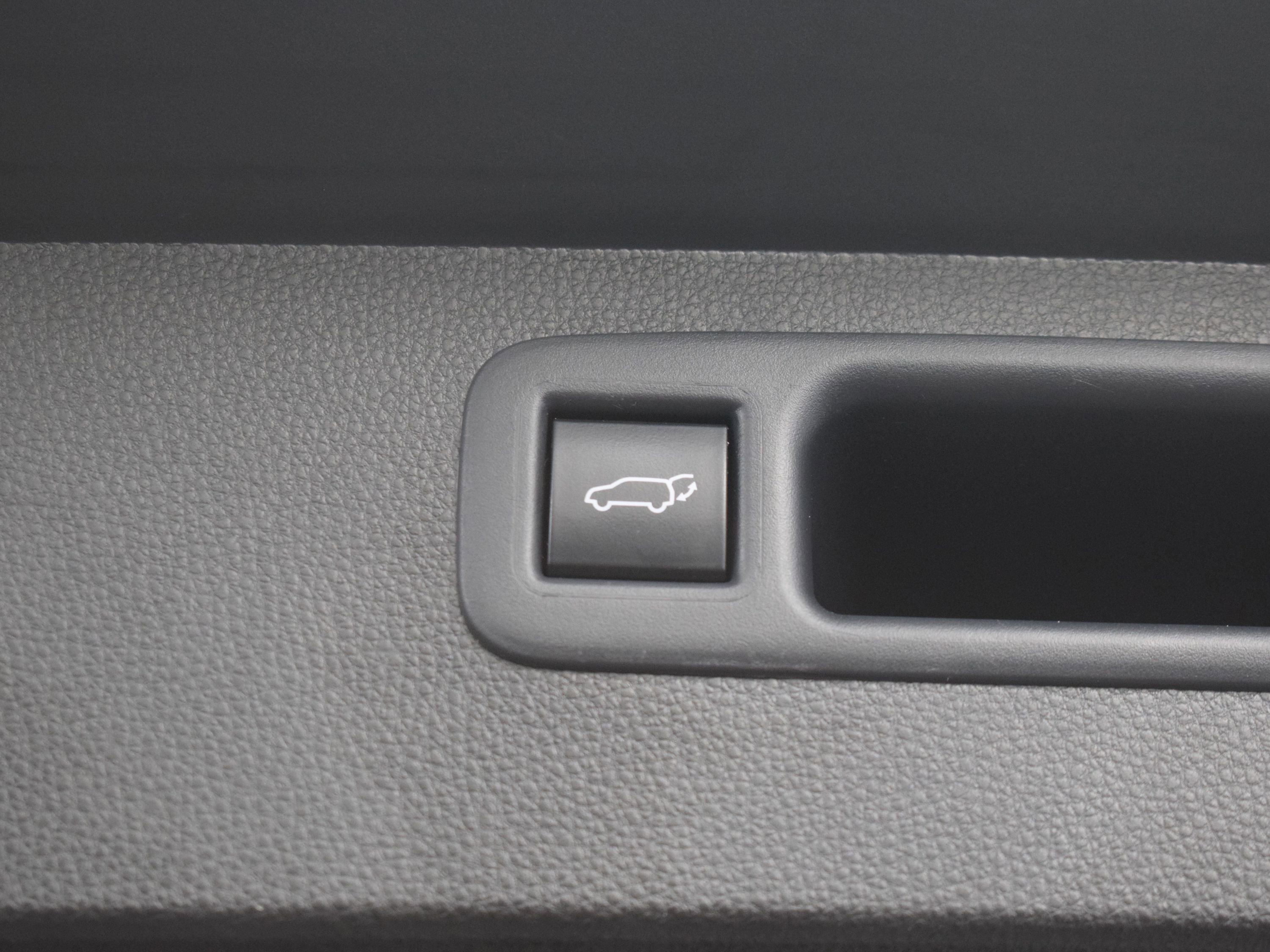 Used 2022 Toyota Highlander XLE AWD/4WD image 13