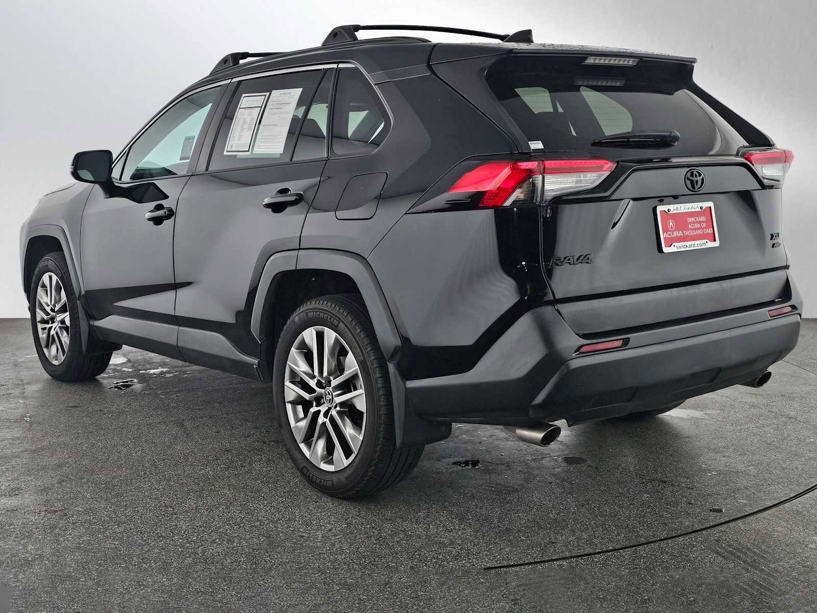 Used 2022 Toyota RAV4 XLE Premium image 5