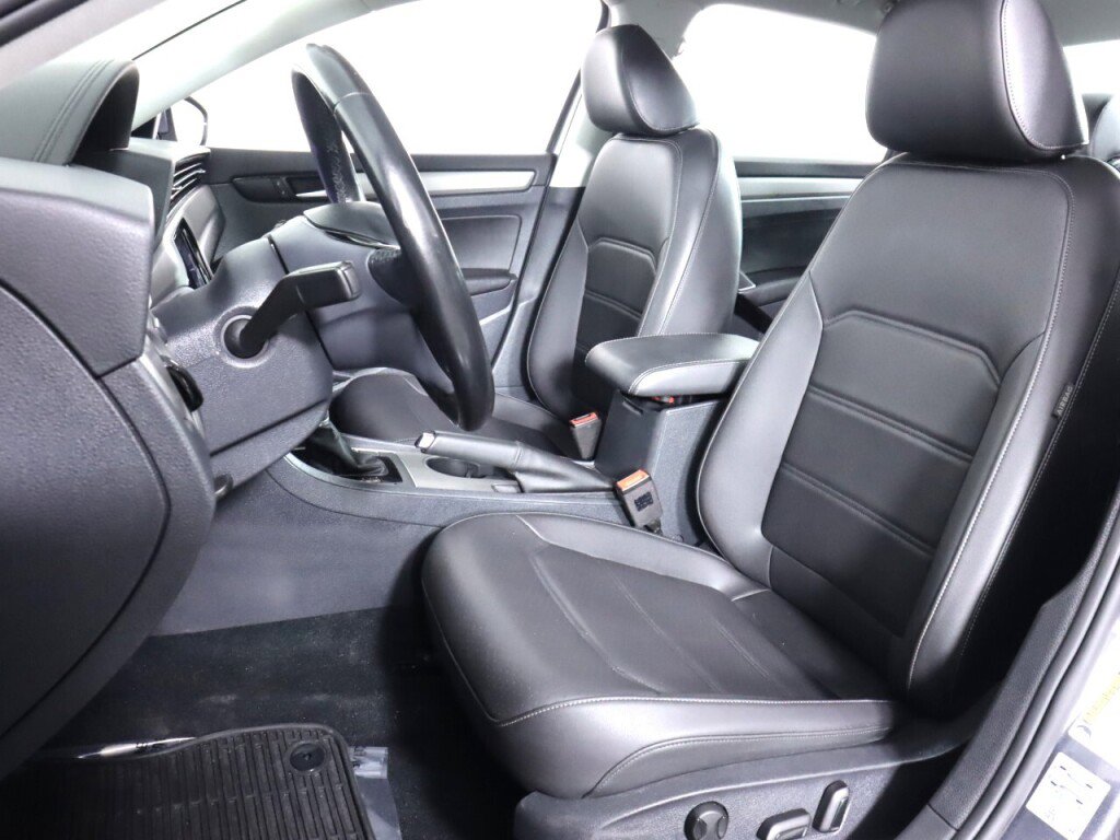 Used 2020 Volkswagen Passat 2.0T SE image 29