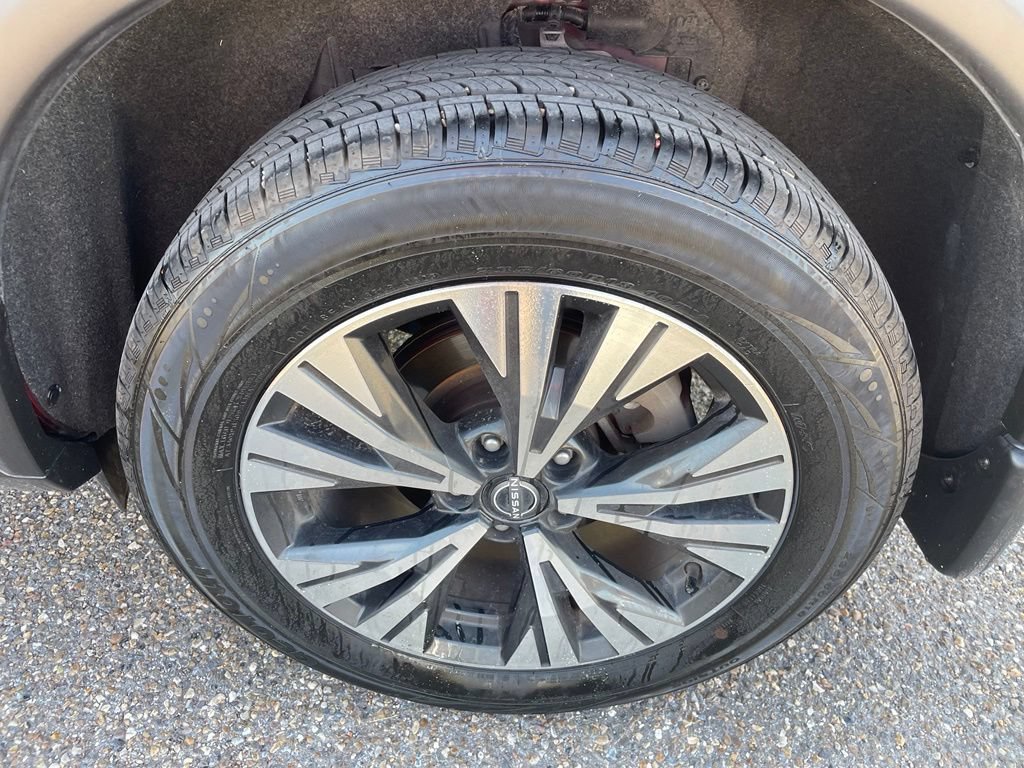 Certified 2023 Nissan Rogue SV FWD image 17