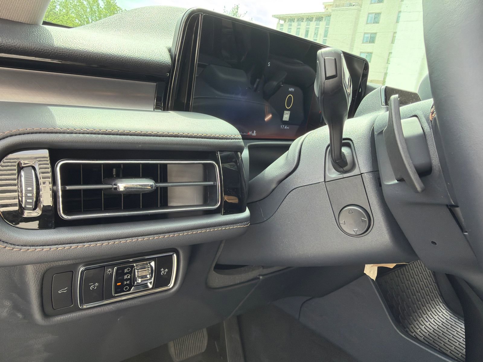 New 2026 Lincoln Aviator AWD image 36