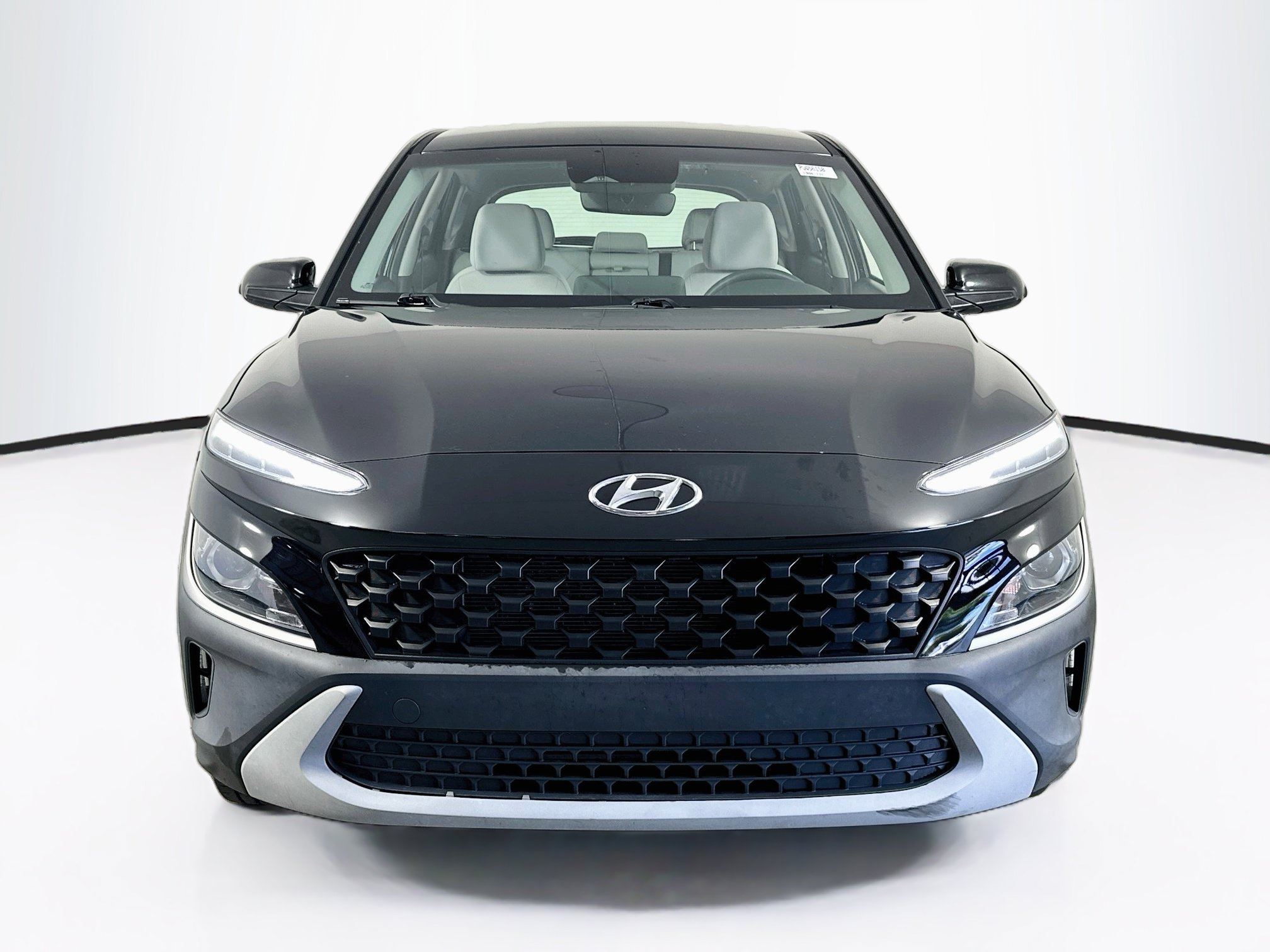 Used 2023 Hyundai Kona SE w/ Cargo Package AWD/4WD image 2