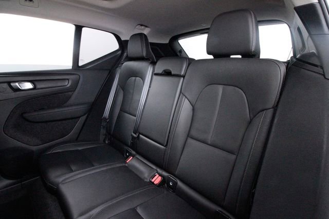 Certified 2025 Volvo XC40 B5 Core w/ Climate Package AWD/4WD image 30