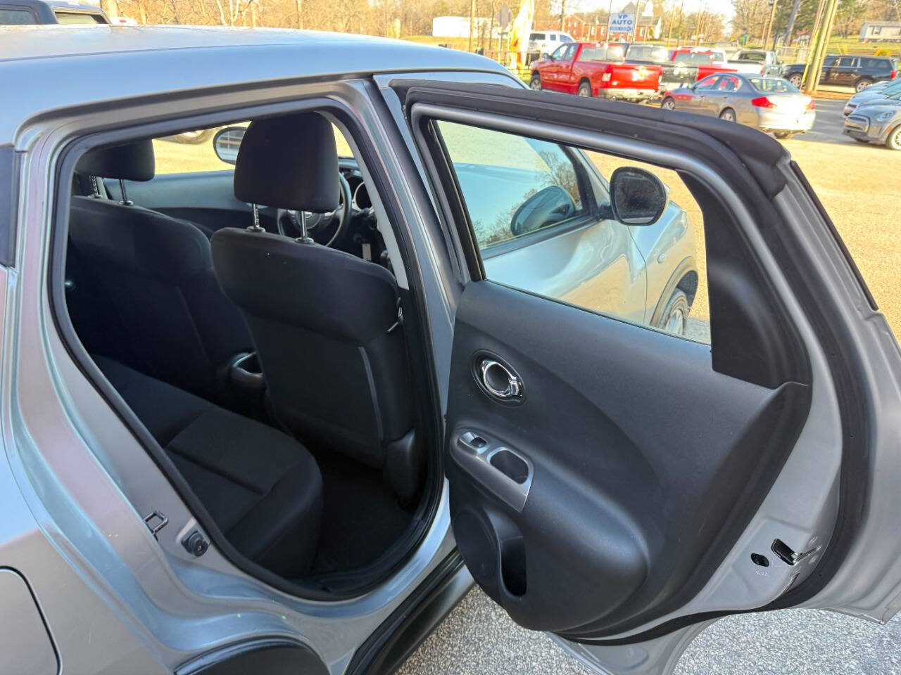 Used 2011 Nissan Juke S FWD image 14