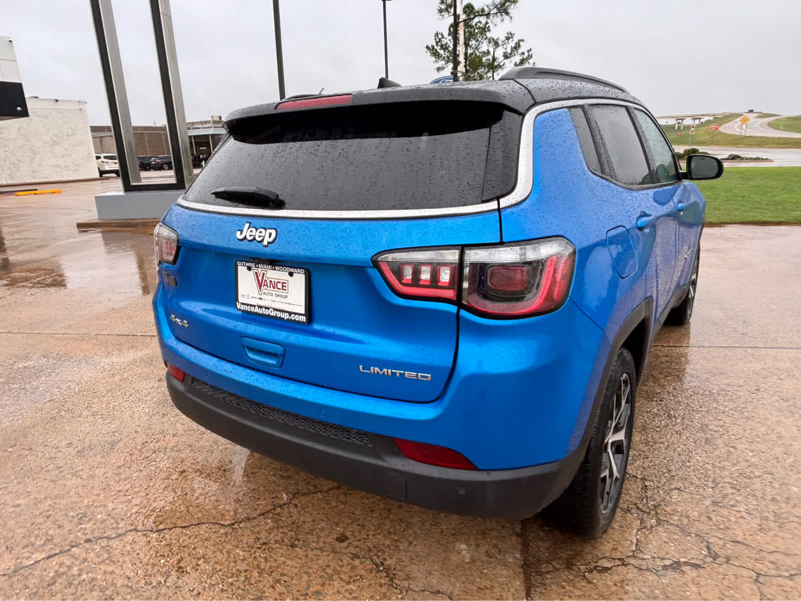 Used 2024 Jeep Compass Limited AWD/4WD image 7