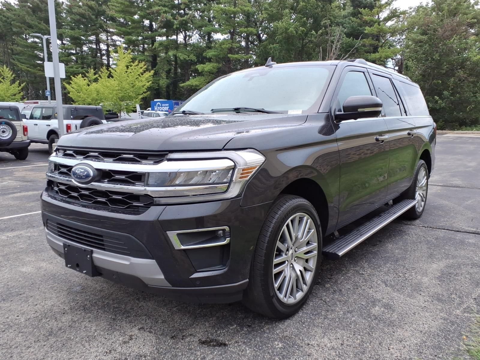 Used 2024 Ford Expedition Max Limited AWD/4WD image 4