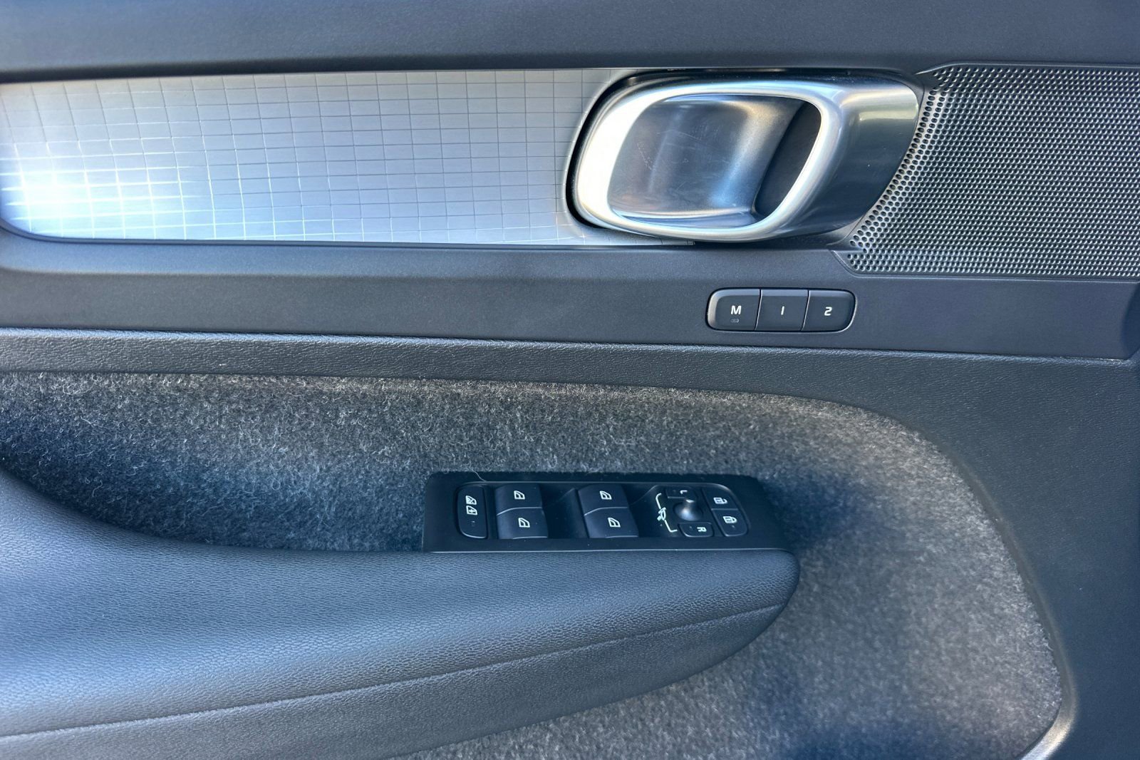 Used 2021 Volvo XC40 T5 Momentum w/ Premium Package image 11