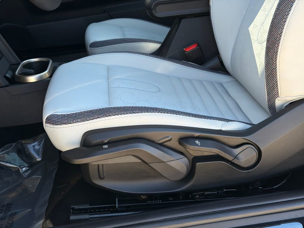 Used 2025 MINI Cooper 2-Door Hardtop image 16