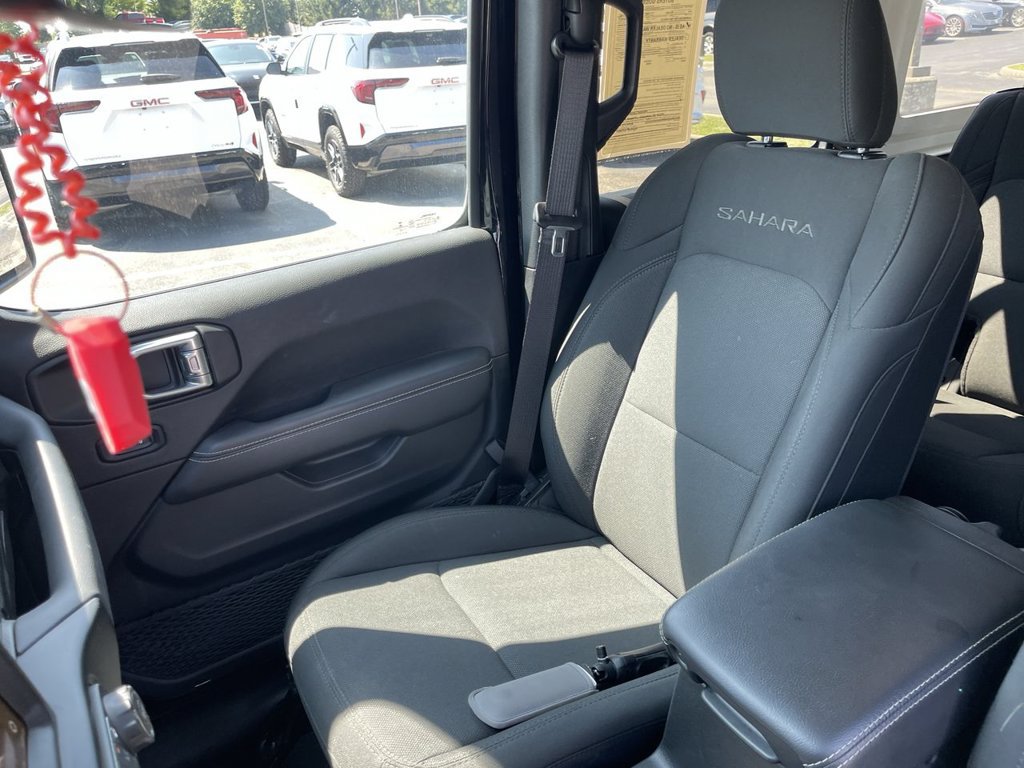Used 2022 Jeep Wrangler Unlimited Sahara AWD/4WD image 24
