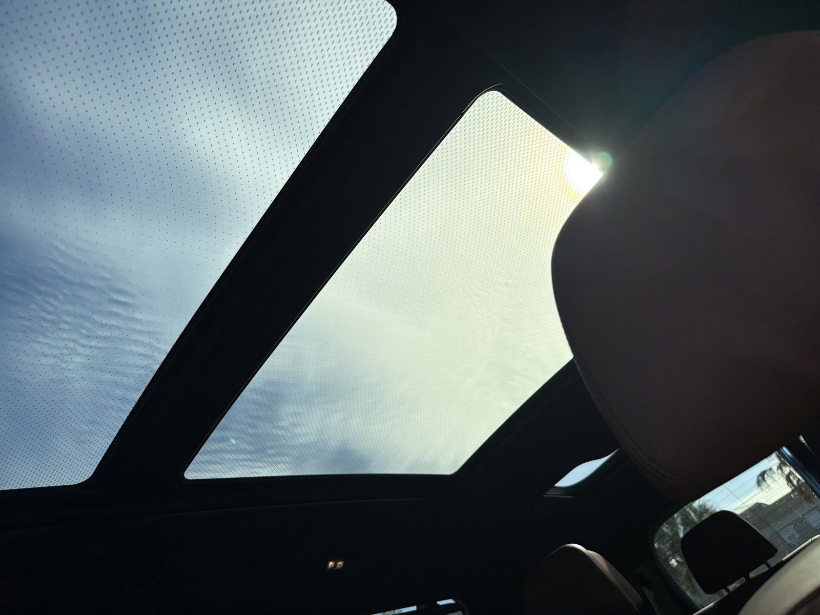 Used 2022 BMW X7 M50i w/ Dynamic Handling Package AWD/4WD image 40