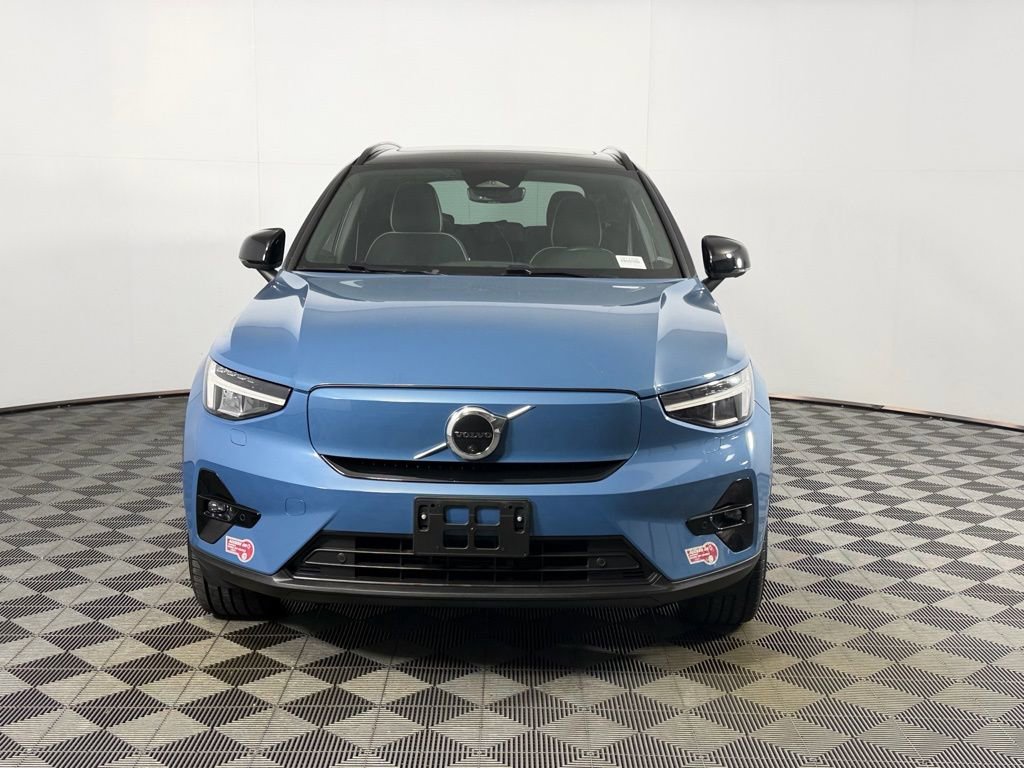 Used 2023 Volvo XC40 Recharge Plus image 6