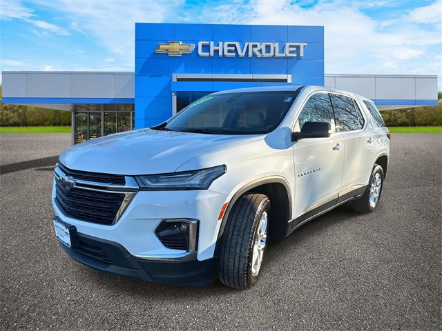 Used 2023 Chevrolet Traverse LS image 1