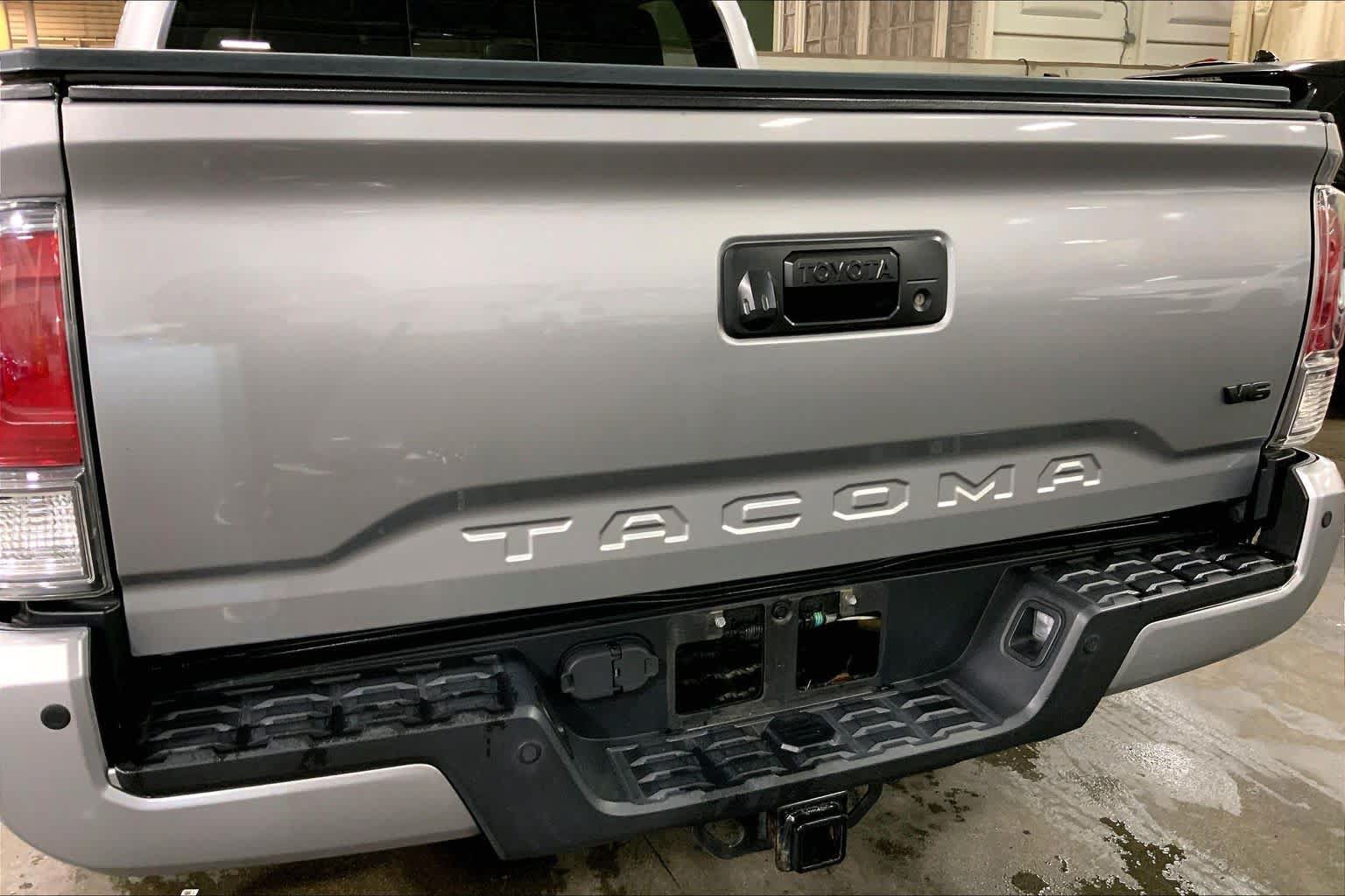 Used 2021 Toyota Tacoma TRD Off-Road w/ TRD Premium Off Road Package AWD/4WD image 31