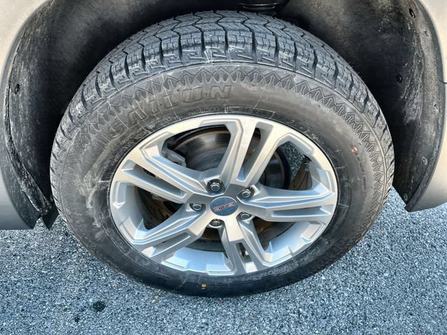 Used 2020 GMC Terrain SLE w/ Driver Convenience Package AWD/4WD image 19